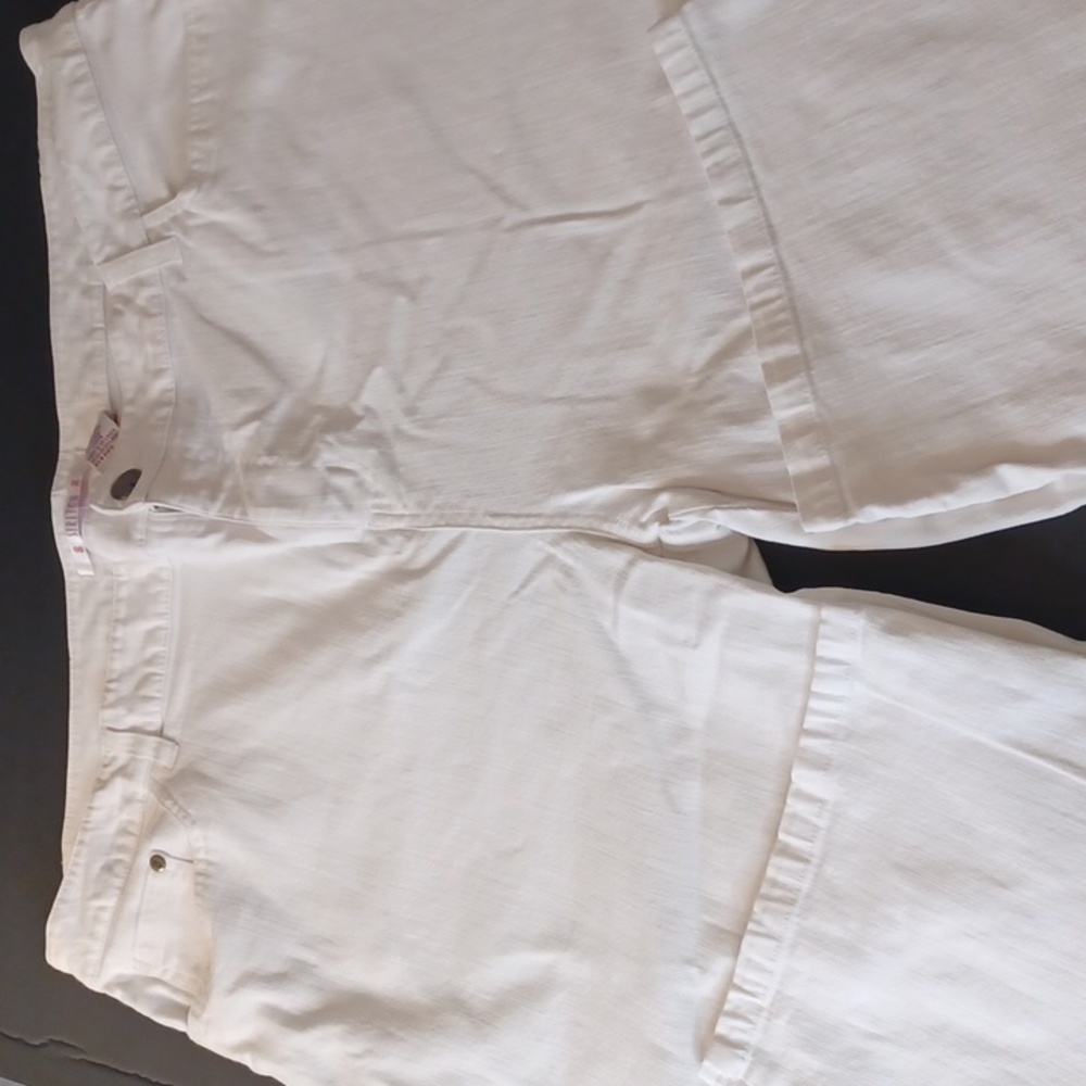 Bill Blass jeanswear white plus size 22W stretch capri embroidered back …